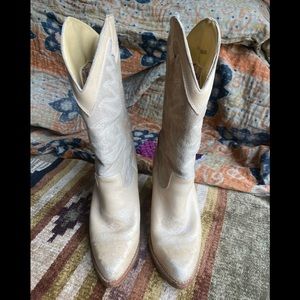 Vintage beige Zodiac cowboy boots